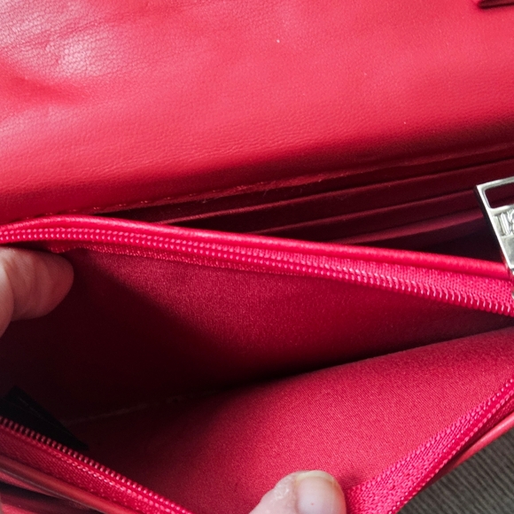 NWT Badgley Mischka Red Quilted Crossbody Bag with Pearl Accents - Picture 11 of 12